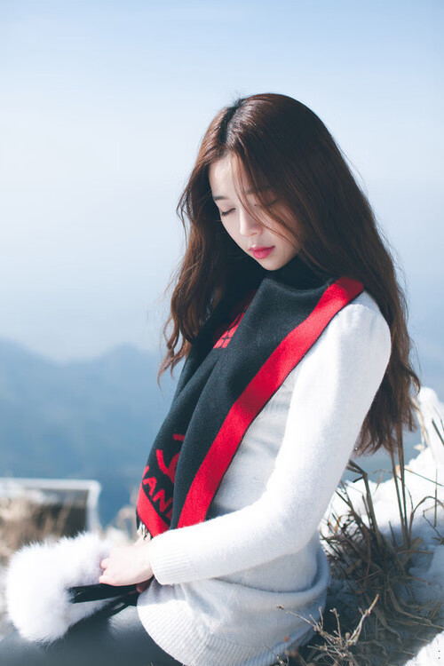 高空绳索荡秋千,速度与平衡的极致比拼,高空秋千绳索断裂