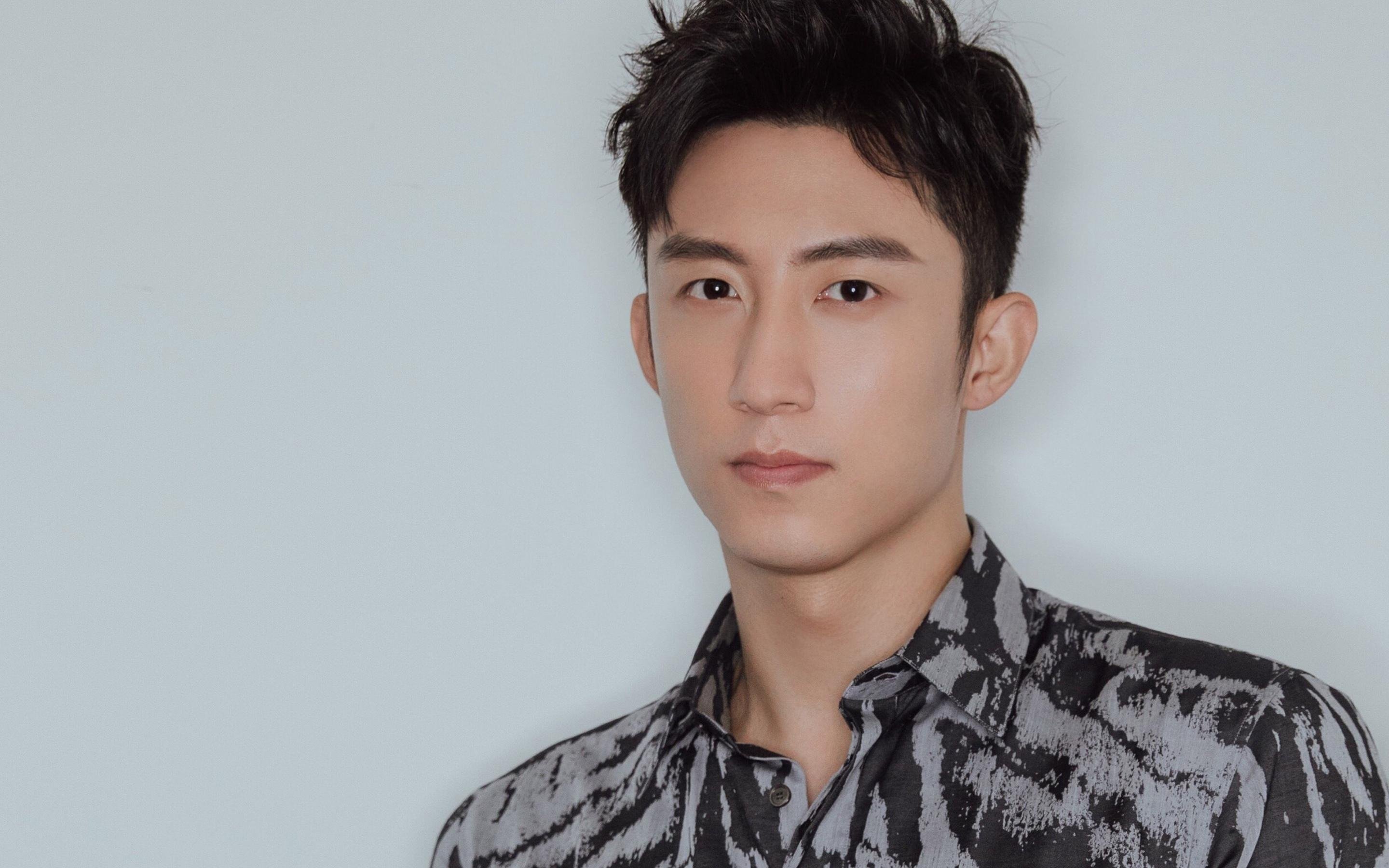 C罗训练中与小球迷互动温馨一刻,c罗小球迷感动瞬间